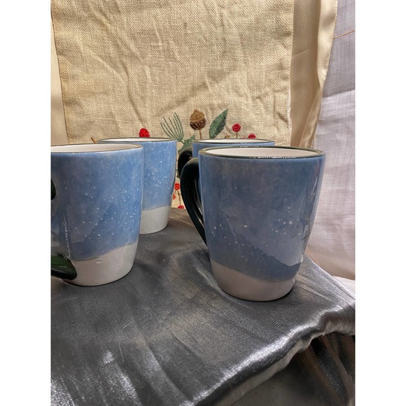 Oneida, Set of 4 Christmas/Snowman/Holiday Mugs/Cups. Two designs of Snow Family - Picture 14 of 15